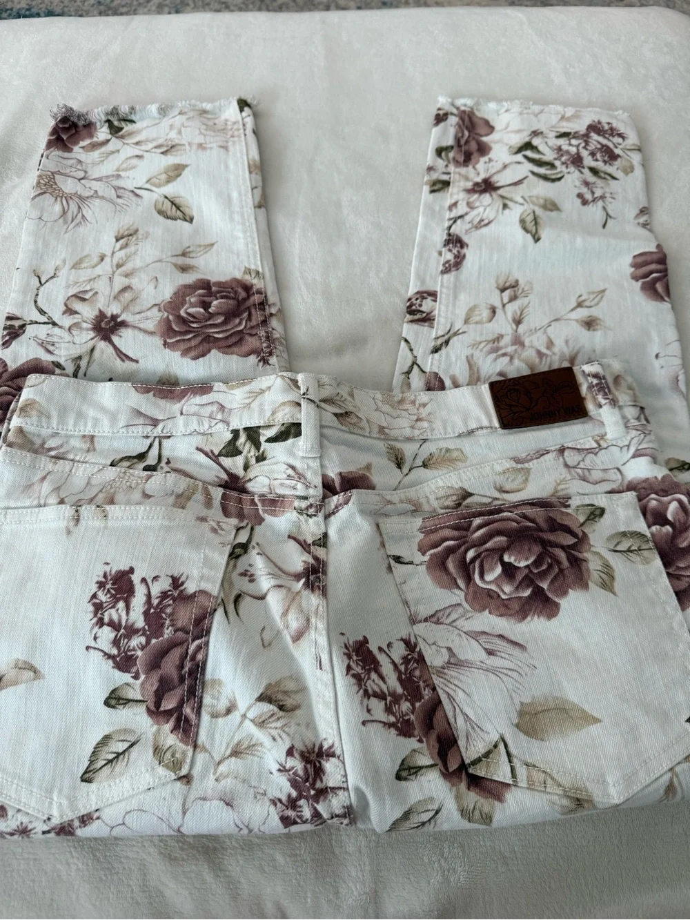 JOHNNY WAS The Cropped Boyfriend Jeans White Floral Print Frayed Hem 29 E12 - Picture 5 of 7